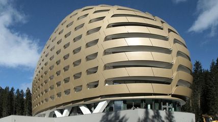 acoustic curtain STREAMER classic InterContinental Hotel Davos view from outside named golden egg