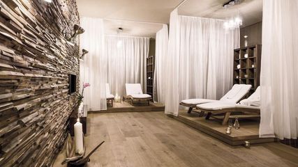 acoustic curtain WHISPER air Spa of Hotel Peaks Place in Laax