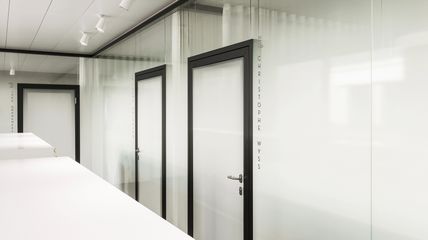 transparenter Akustik Vorhang WHISPER classic Hirslanden Clinic von Dost Architekten